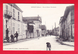 F-55-Revigny-06P214  Rue De Sainte Ménehould, Petite Animation, Cpa BE - Revigny Sur Ornain