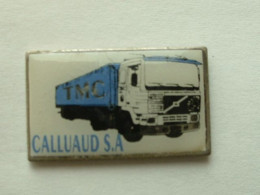 Pin's CAMION  VOLVO - TRANSPORTS CALLUAUD S.A - Transport Und Verkehr