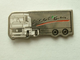 Pin's CAMION  RENAULT - Transport Und Verkehr