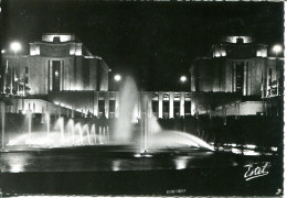 CPSM - PARIS - PALAIS DE CHAILLOT ET SES FONTAINES ILLUMINEES - París La Noche