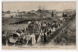 CPA PANISSIERES La Cavalcade Sur La Route De Feurs Beau Plan - Autres & Non Classés