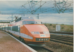 TGV 48  . 1985 . Sud-Est . Le Creusot  . Tirage IFC . Photo P Mirville . - Treinen
