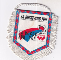 Fanion, Sports, Football    LA ROCHE SUR YON - Bekleidung, Souvenirs Und Sonstige