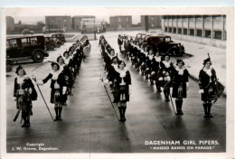 Daganham Girl Pipers - Londres – Suburbios