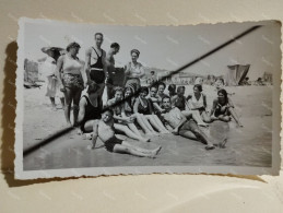 Italy Photo Boys & Girls On The Beach. Italia Foto Persone In Spiaggia. TORTORETO (Teramo) 1935 - Europe