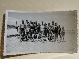Italy Photo Boys & Girls On The Beach. Italia Foto Persone In Spiaggia. TORTORETO (Teramo) 1938 - Europe