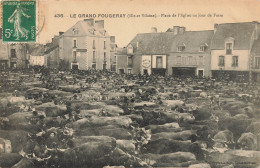 Le Grand Fougeray * Place De L'église Un Jour De Foire * Marché Aux Bestiaux Boeufs - Altri & Non Classificati