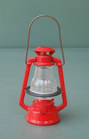 Red Railroad Lantern , Old Made In Hong Kong. Temperamatite, Pencil-sharpener, Taille Crayon, Anspitzer. Never Used. - Sonstige & Ohne Zuordnung