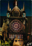 75 - Paris - Cathédrale Notre Dame - Rosace Sud - Vue De Nuit - Vitraux Religieux - CPM - Voir Scans Recto-Verso - Notre Dame De Paris