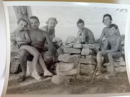 BOY WITH A FAMILY IN DUBROVNIK, GARÇON AVEC  FAMILLE À DUBROVNIK,  9 Х 12cm - Anonyme Personen