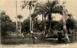 Dahomey - Indigenes Dans Un Lougan - Benin