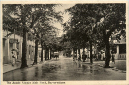 Dar-es-Salaam - Acacia Avenue Main Road - Tansania