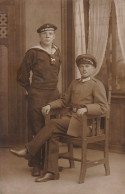 AK Foto Deutscher Soldat Und Matrose - Matrosen Artillerie - Foto Striebeck, Völklingen - 1. WK  (68826) - Weltkrieg 1914-18