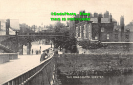 R381601 Chester. The Bridgegate. Postcard - Welt