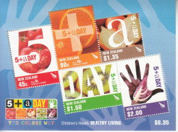 2006 New Zealand 5+ A Day Nutrition Health Souvenir Sheet MNH @BELOW FACE VALUE - Unused Stamps