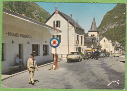 Belle CPSM Citroen DS Poste De Douanes France Espagne URDOS Douanier 64 Pyrénées Atlantiques - Zoll