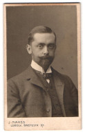 Fotografie J. Maass, Lübeck, Breitestr. 37, Eleganter Herr Mit Vollbart  - Anonyme Personen