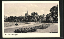 AK Stralsund, Spaziergänger Am Hindenburgufer  - Stralsund