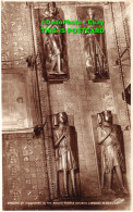 R383358 Effigies Of Crusaders In The Round Temple Church. London. M827A. Walter - Autres & Non Classés