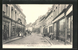 CPA Saint-Pol, La Rue D`Hesdin  - Hesdin