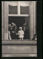 AK Unsere Kaiserin Und Die Kronprinzessin Mit Den Kleinen Prinzen An Einem Fenster  - Royal Families