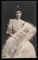 AK Portrait Kronprinzessin Cecilie Mit Säugling  - Royal Families