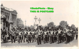 R388722 London. Buckingham Palace. Changing The Guard. Tokim Production. RP. 196 - Autres & Non Classés