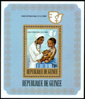 Guinea 1976 MNH MS, Doctor, Child Patient, Nurse, Stethoscope, Medicine, Int Yr Of Women - Secourisme