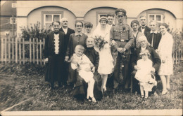 Ansichtskarte  Menschen  Hochzeitsphoto Soldat WK2 Oberlausitz 1939 - Grupo De Niños Y Familias