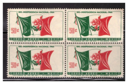 1960 INDEPENDENCIA DE MÉXICO 1810-1960, BANDERA  Sc. C250 MNH, BLOCK Of 4 FLAG - México