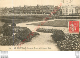 14.  DEAUVILLE .  Parterres Fleuris Et Normandy Hôtel . - Deauville