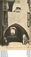 06.  ANTIBES .  Vieille Rue Des Arceaux .  CPA Animée . - Antibes