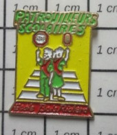 515B  Pin's Pins / Beau Et Rare : ADMINISTRATIONS / PATROUILLEURS SCOLAIRES ECOLE BOIS RICHARD - Administrations