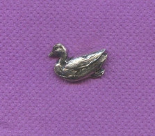 Rare Pins Oiseau Canard En 3 D N564 - Dieren