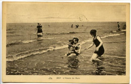 CPA   9 X 14  L'Heure Du Bain  Bord De Mer  Plage - Schwimmen