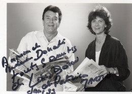 PHOTO GRAND FORMAT 1 - ENV 1 - RADIO - PHOTO DEDICACEE DES ANIMATEURS LOUIS BOZON ET PATRICIA MARTIN - Signed Photographs