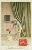 CPA ENFANT- FILLETTE ET SON POT DE CHAMBRE - LITTLE GIRL - BEAU PORTRAIT    - Altri & Non Classificati