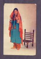 Pakistan PIA Great People To Fly Picture Postcard Women Wearing " Pashak - Shalwar " Baluchi Dress Issued By PIA. - 1946-....: Moderne