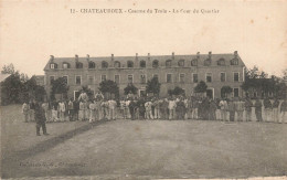 Châteauroux * La Caserne Militaire Du Train * La Cour Du Quartier * Militaria Régiment - Chateauroux