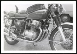 Fotografie Motorrad Honda 750ccm, Rennmotorrad Startnummer 132  - Auto's