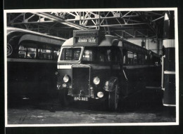 Fotografie Bus Leyland, Omnibus - Linienbus Im Depot  - Auto's