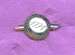 Rare Pins Theme Fromage Bicentenaire Du Camembert 1791-1991 Vallee N623 - Alimentación