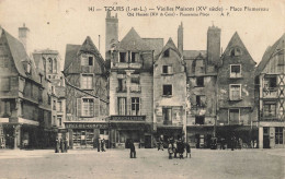 Tours * La Place Plumereau * Vieilles Maisons * épicerie Comptoir * Boucherie - Tours