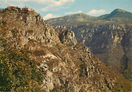 06 - Gourdon - Le Pittoresque Village Perché Au Sommet De La Montagne - Le Chemin Du Paradis, Au Loin Le Pic Des Gourmet - Gourdon