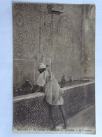 CPA MAROC - Meknes - Un Porteur D'eau Vient Se Ravitailler à La Fontaine - Meknes