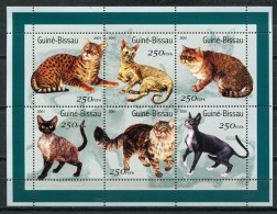 Guinea Bissau 2001 / Cats MNH Gatos Katzen Chats / Cu6826  33-47 - Gatos Domésticos