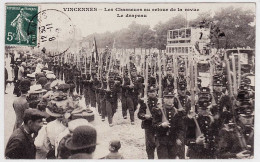 94 - B697CPA - VINCENNES - Les Chasseurs Au Retour De La Revue - Le Drapeau - Très Bon état - VAL-DE-MARNE - Vincennes