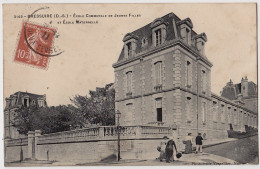 79 - B17997CPA - BRESSUIRE - Ecole Communale De Jeunes Filles Et Ecole Maternelle - Très Bon état - DEUX-SEVRES - Bressuire