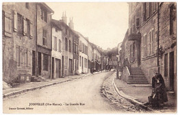 52 - B21953CPA - JOINVILLE - La Grande Rue -Femme A La Fontaine - Très Bon état - HAUTE-MARNE - Joinville