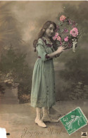 FETES - VOEUX - Noël - Joyeux Noël - Jeune Femme Tenant Un Bouquet De Fleur - Colorisé - Carte Postale Ancienne - Andere & Zonder Classificatie